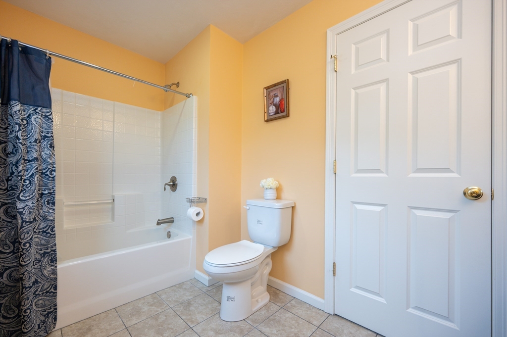 7 Willow Brook Ln, Blackstone