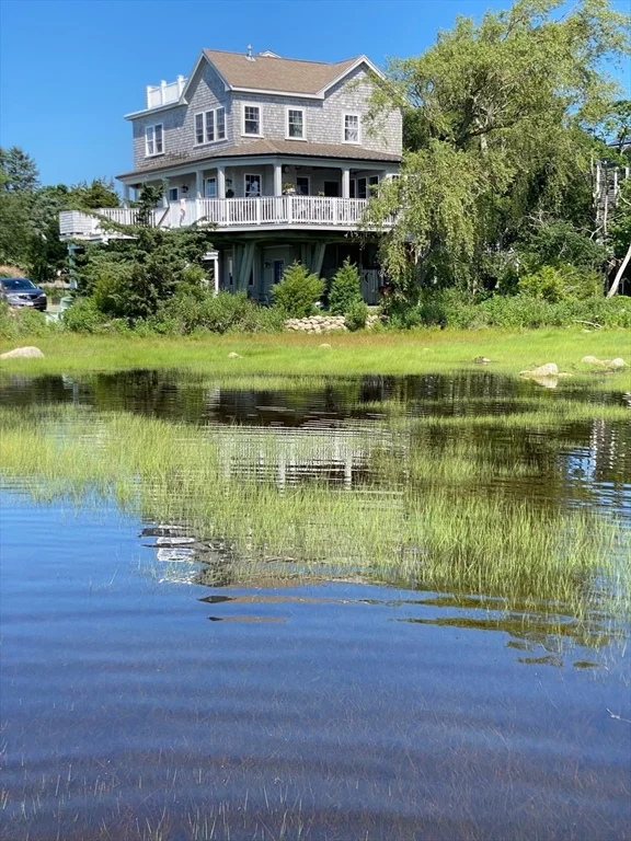 4 Creek St, Mattapoisett