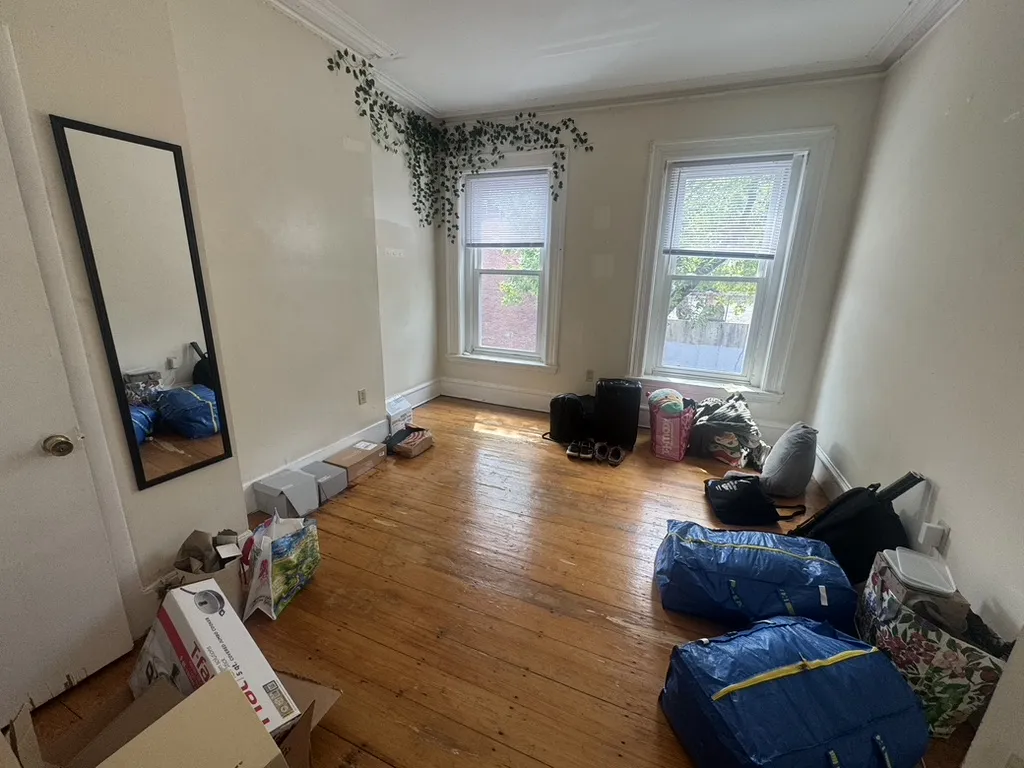 227 Roxbury St, Roxbury