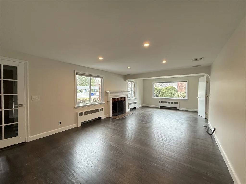 115 Grove St, Chestnut Hill