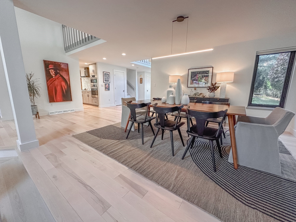 15 Thoreau Dr, Easton