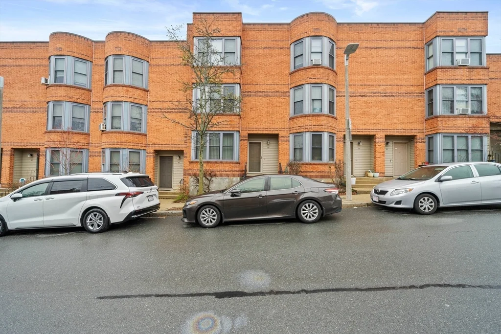 89 Lawn St, Mission Hill