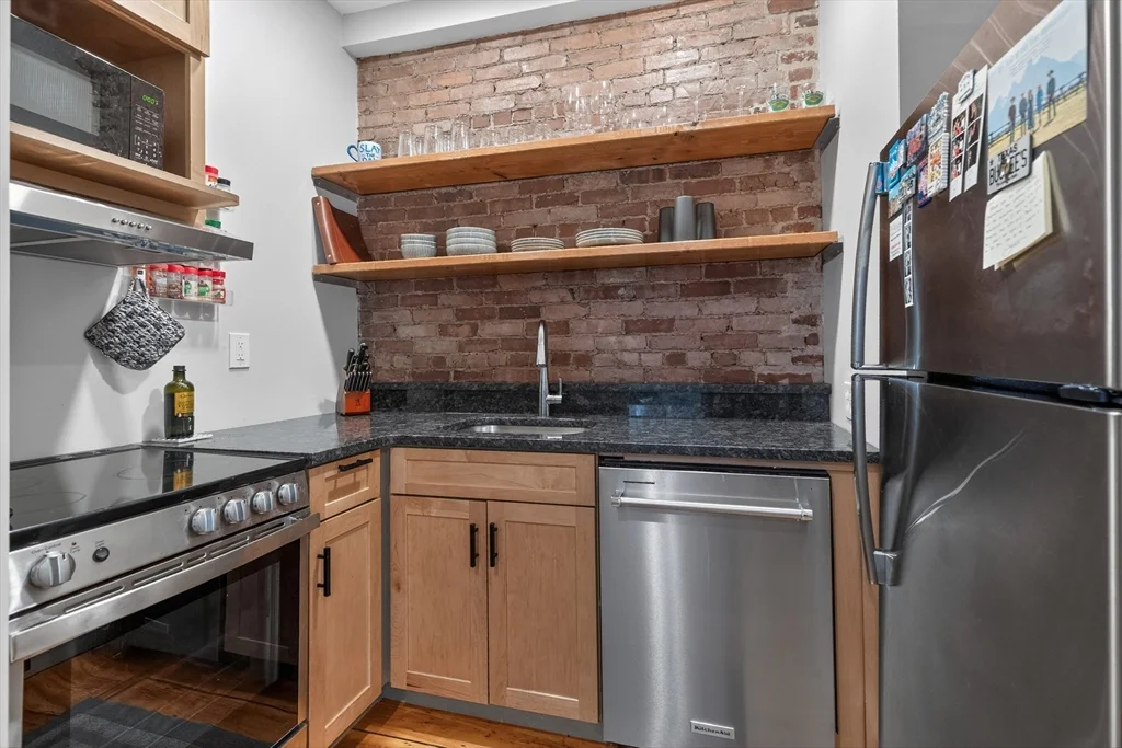 16 Cumberland St, Back Bay