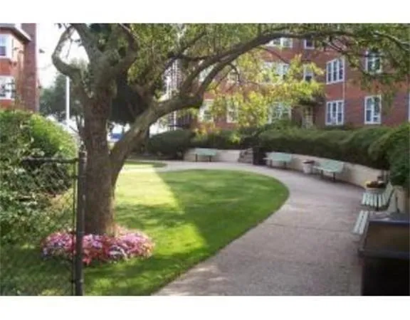 125 Farragut Rd, South Boston