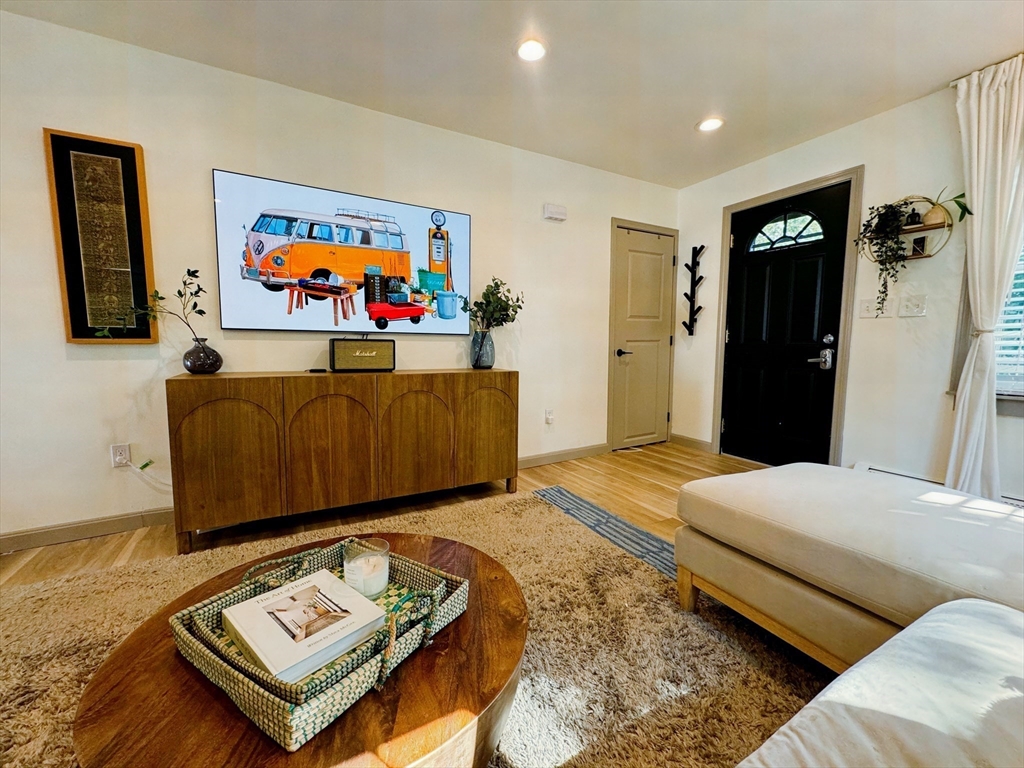 8 Greenhalge St, Medford