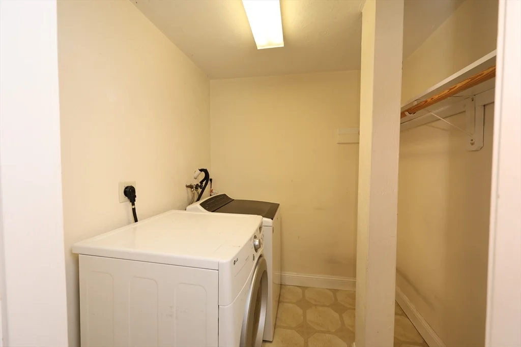 148 Neponset, Canton