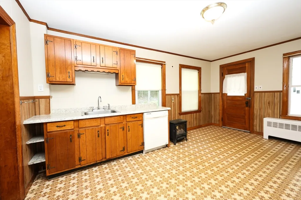 354 Pond St, Braintree