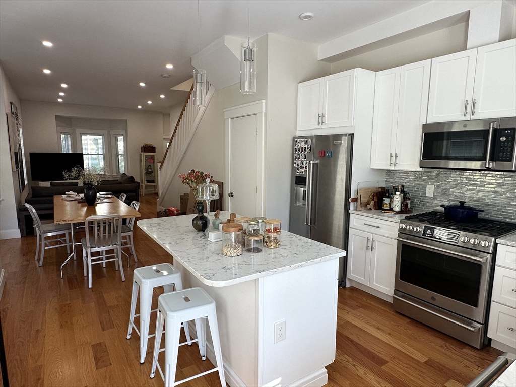 47 Wallace St, Tufts