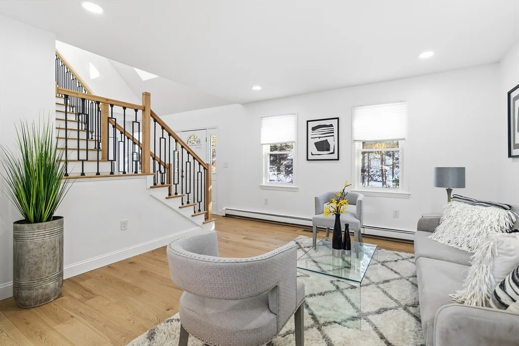 183 Gardner St, Hingham