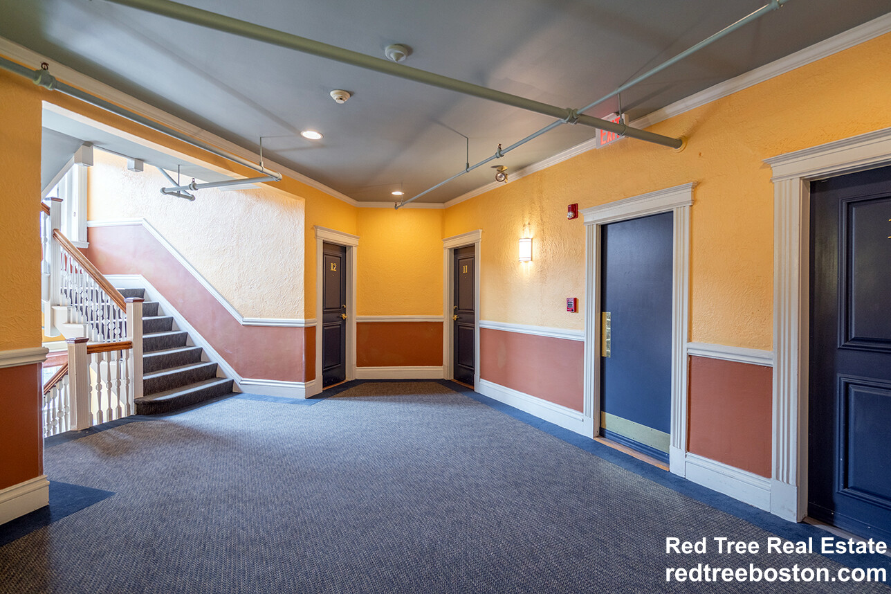28 Queensberry St, Fenway