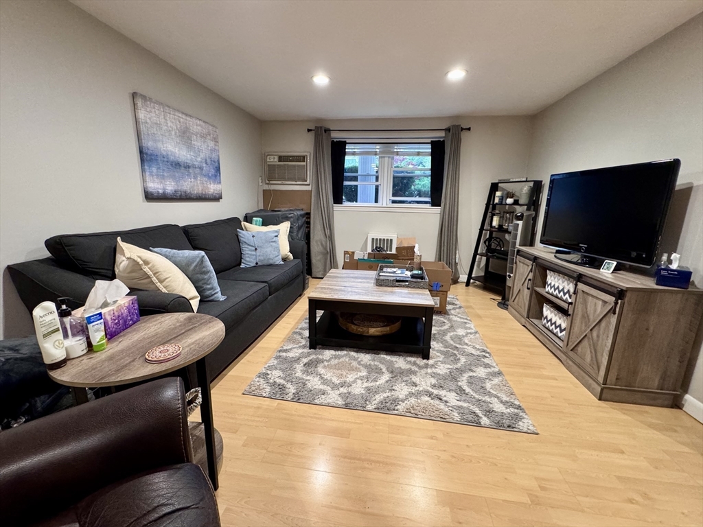 239 Main St, Reading