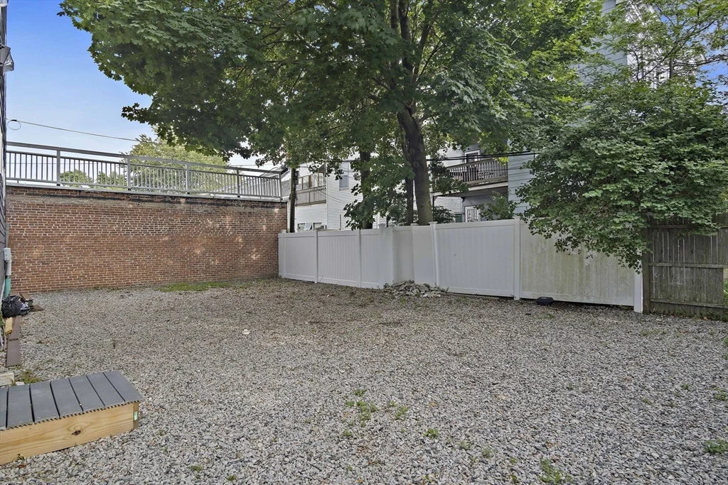 32 Pearl St, Dorchester