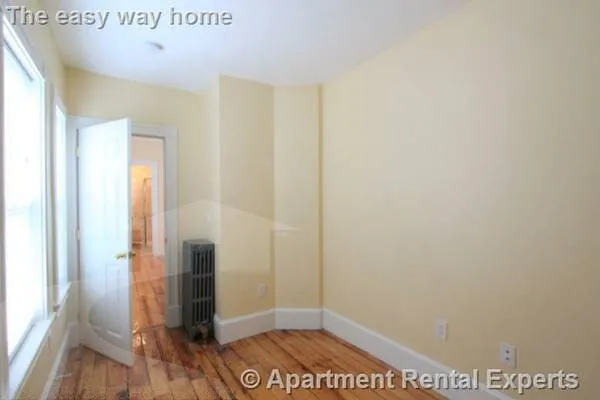 6 White Street Pl, North Cambridge