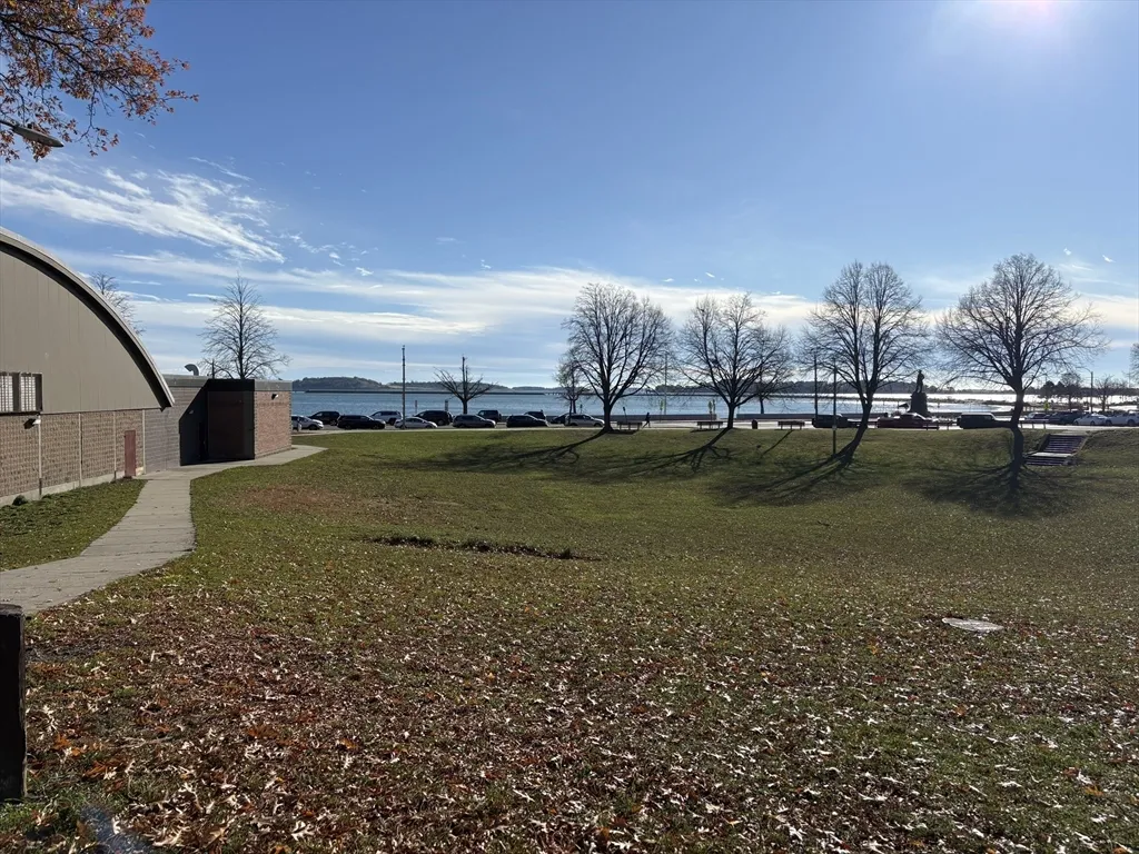 41 Farragut Rd, South Boston