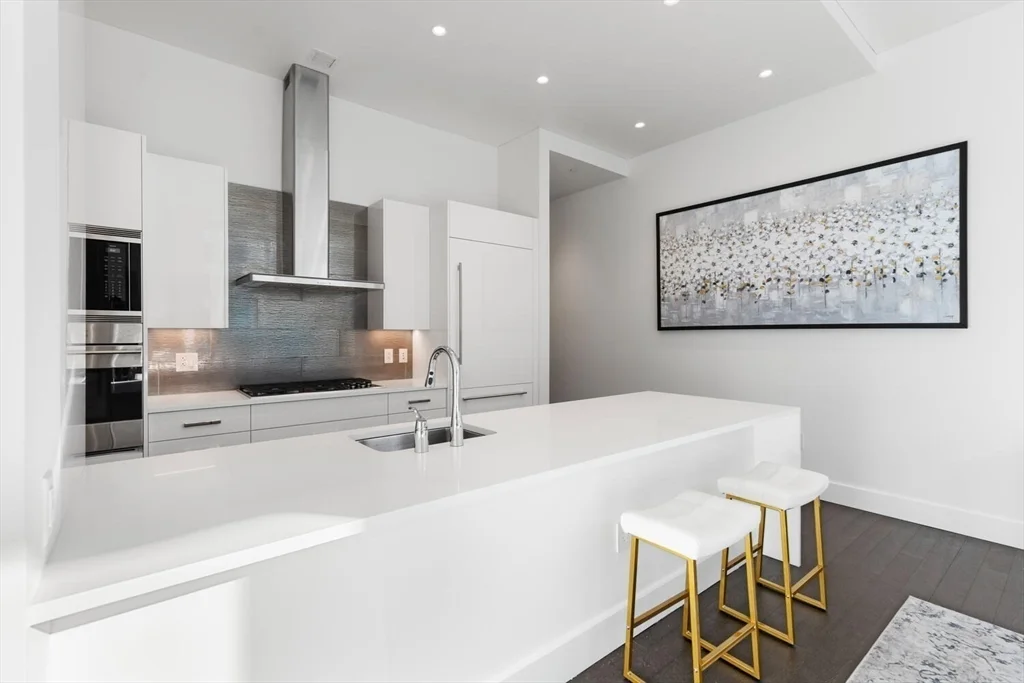 50 Liberty Dr, Seaport District