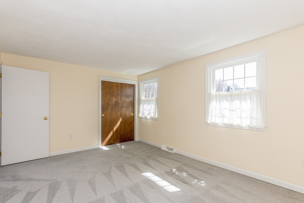 55 Prescott Dr, Chelmsford