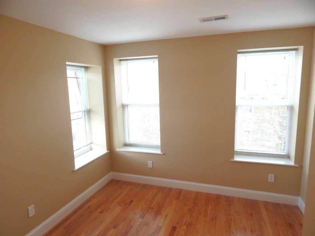 28 Chelsea St, East Boston