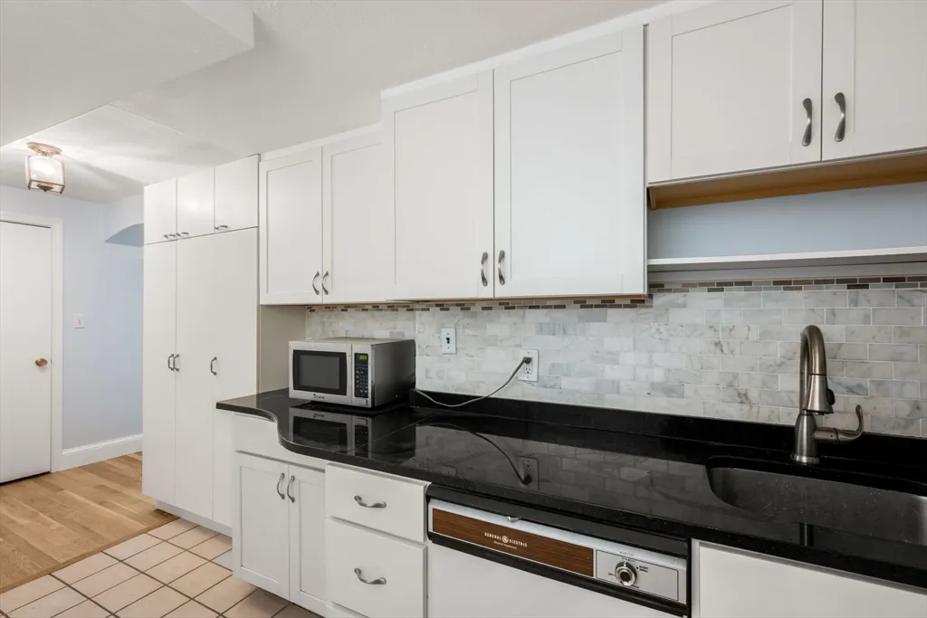 242 Beacon St, Back Bay