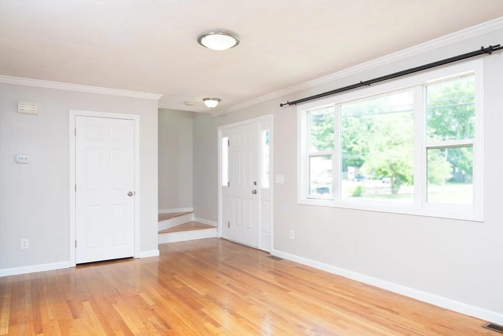 1083 Main St, Walpole