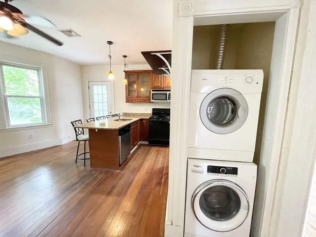 112 Hillside St, Mission Hill