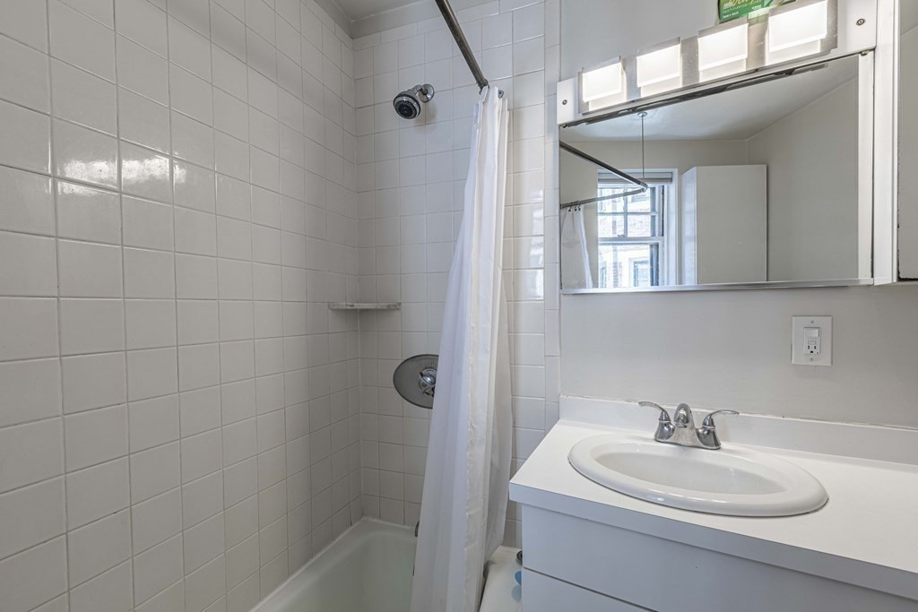 993 Memorial Dr, Cambridge