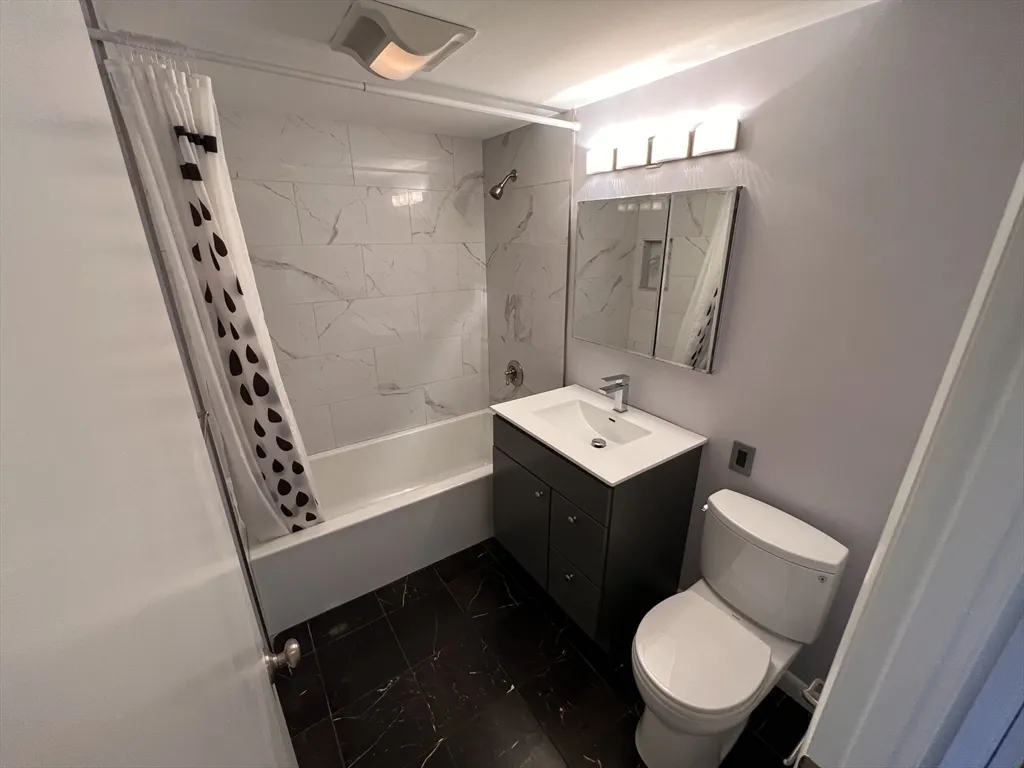 41 Centre St, North Brookline