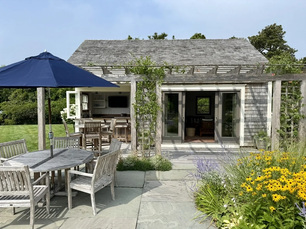 1 Pochick Ave, Nantucket