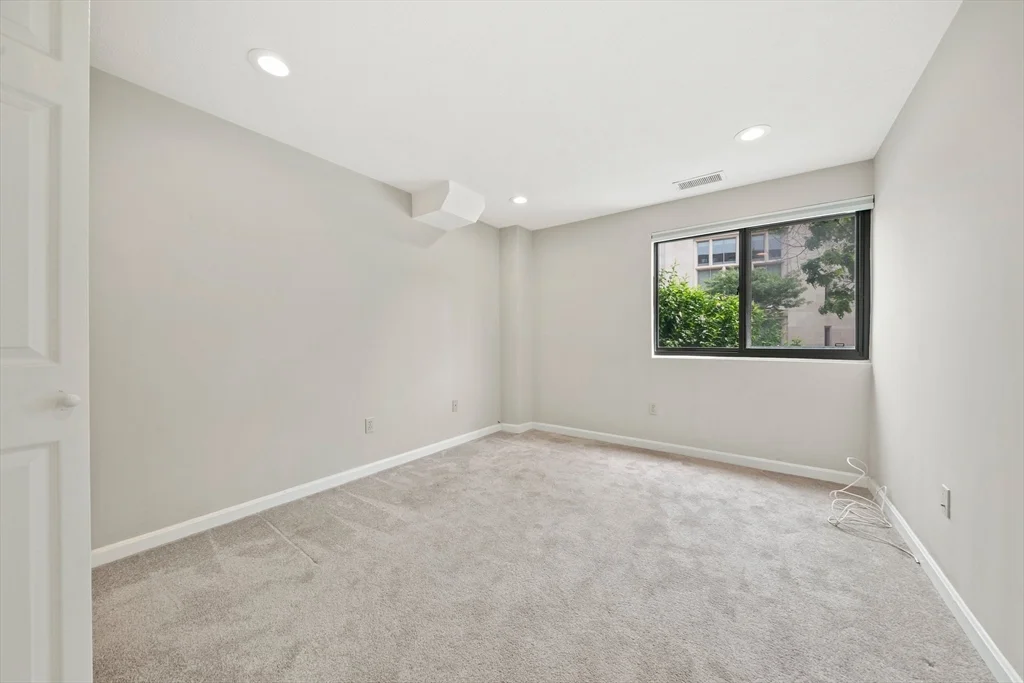 1600 Massachusetts Ave, Harvard Square