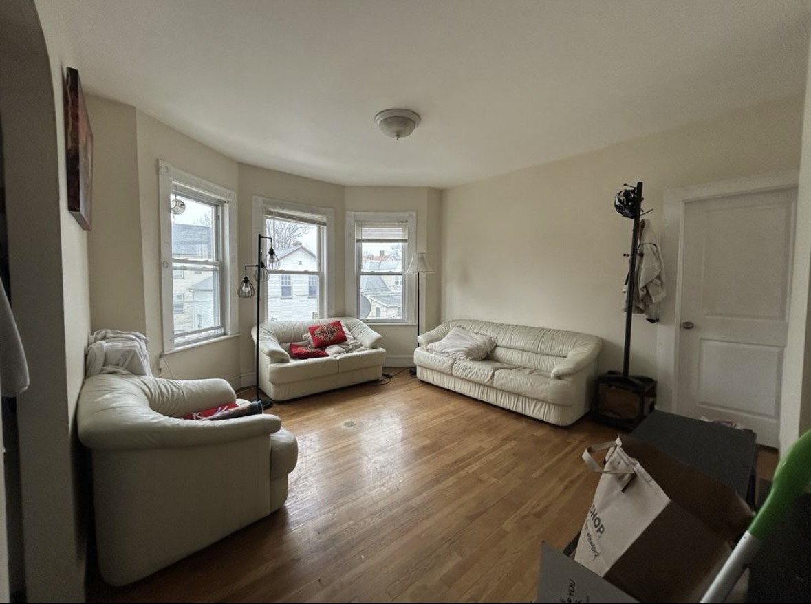 110 Murdock St, Oak Square