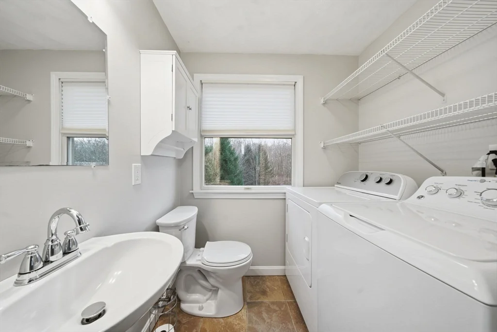 184 Park St, North Reading