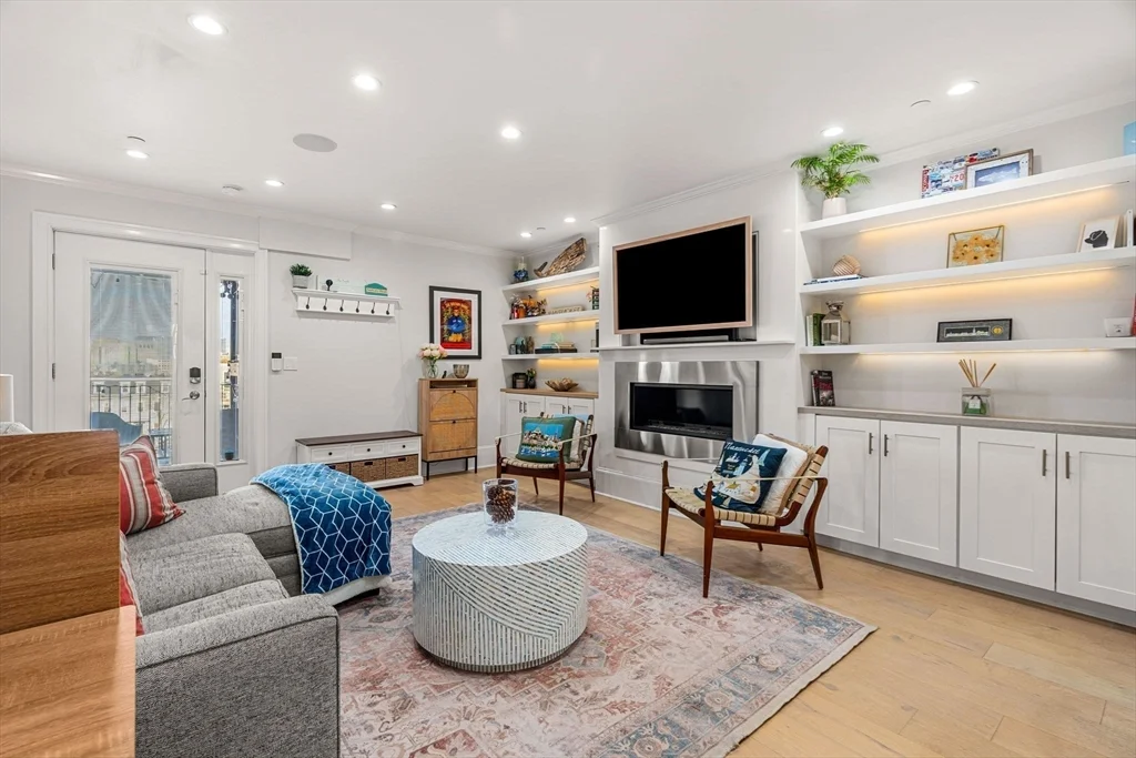 530 East Broadway, South Boston