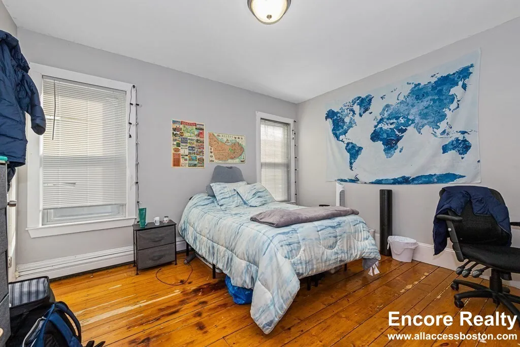 44 Hillside St, Mission Hill