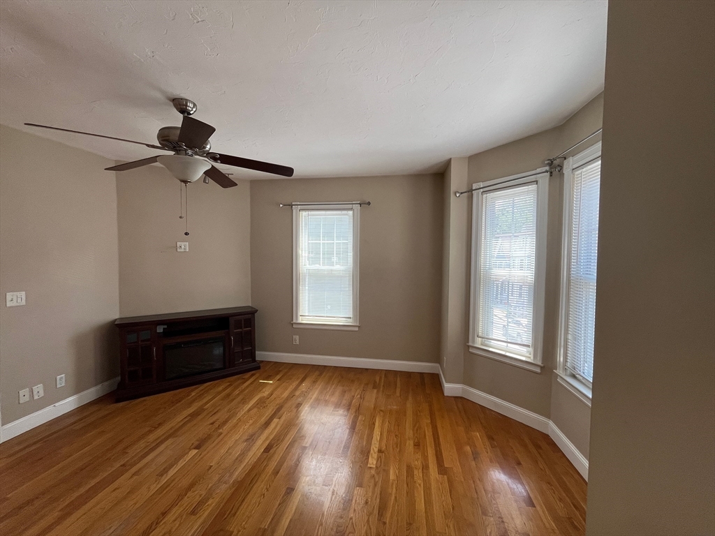 2 Woodville Park, Roxbury