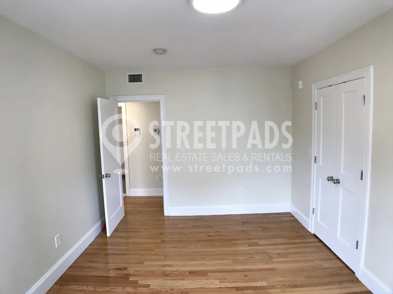 327 Highland Ave, Powder House Square