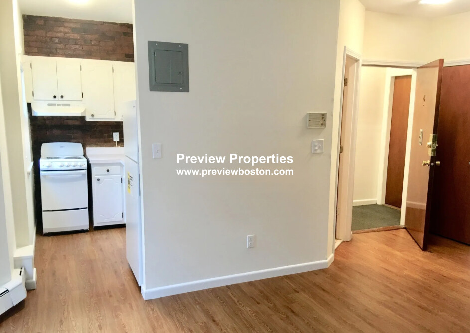 82 South Huntington Ave, Jamaica Plain