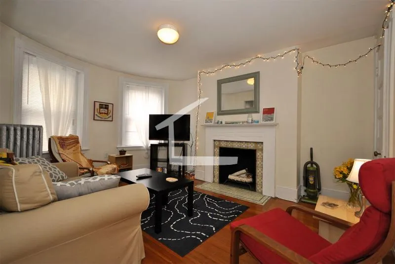 32 Linden St, Central Village