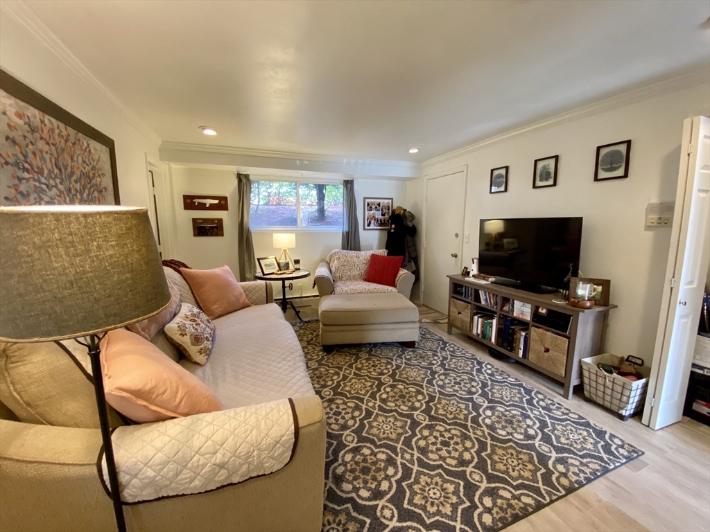 1734 Commonwealth Ave, Brighton