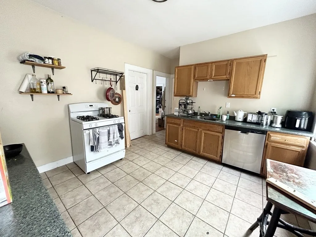 72 Calumet St, Boston