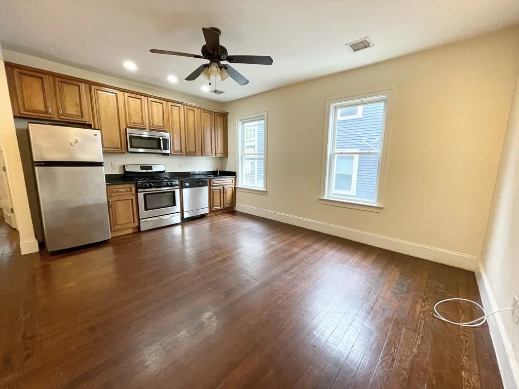 178 Hillside St, Mission Hill