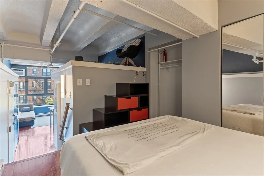 12 Stoneholm St, Fenway