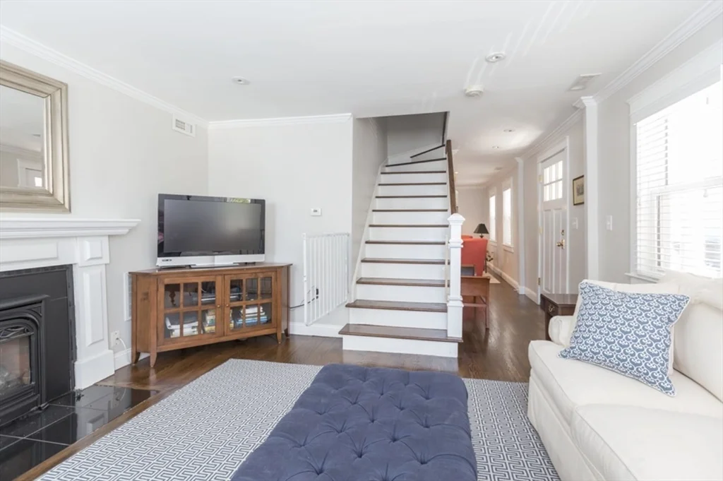 622 E 2nd, South Boston