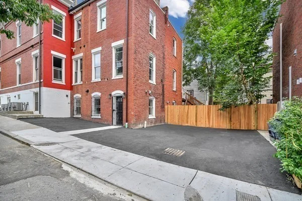 14 Rockland, Roxbury