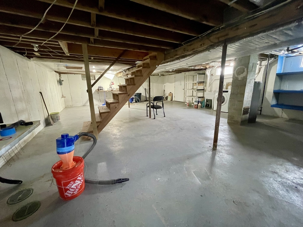 871 King St, Fall River