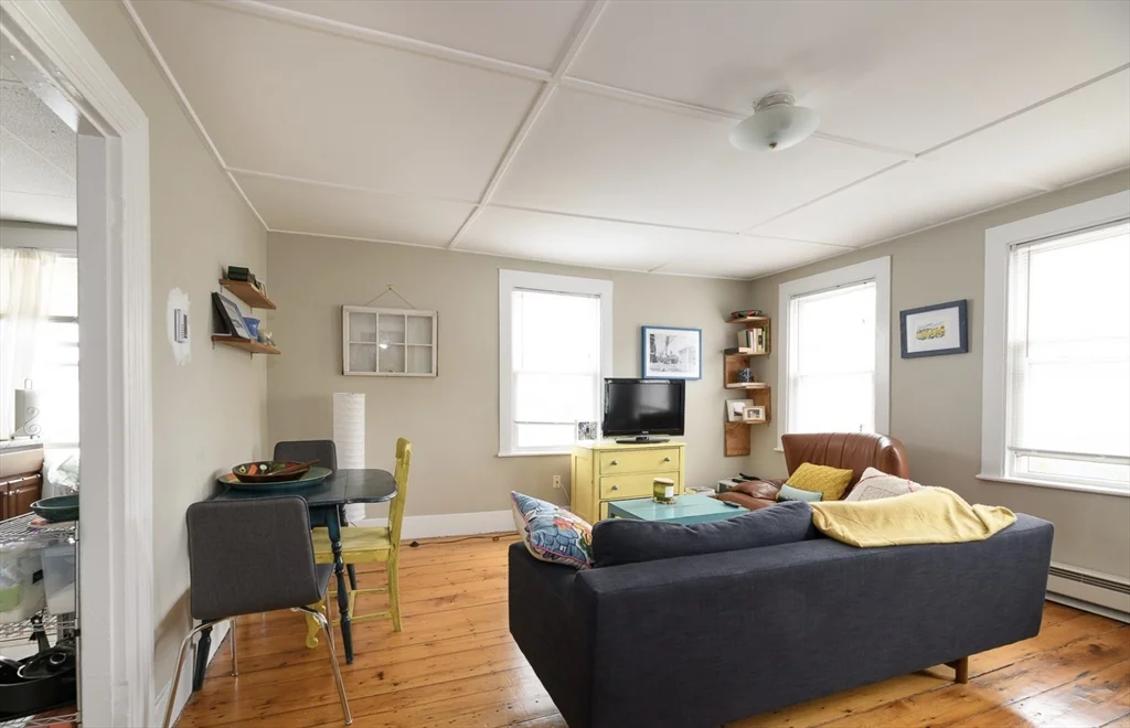 720 Massachusetts Ave, Riverside