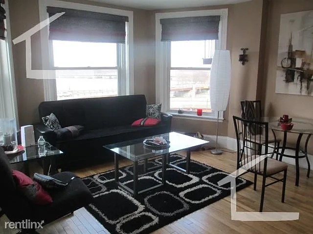 27 Bay State Rd, Fenway