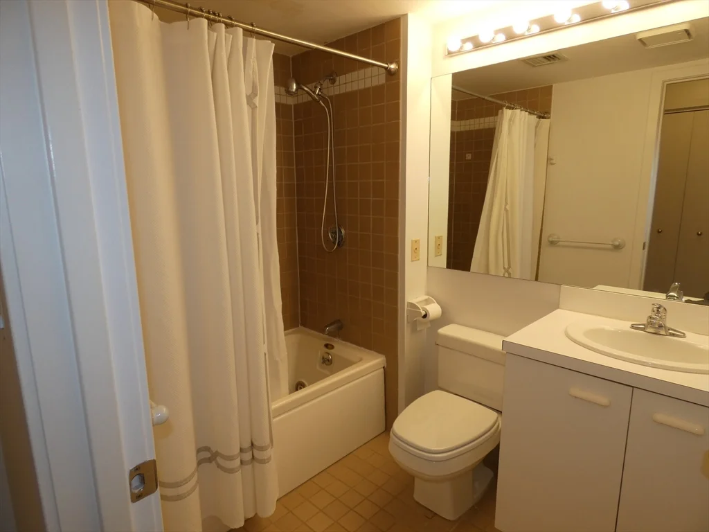 380 Place Ln, Woburn