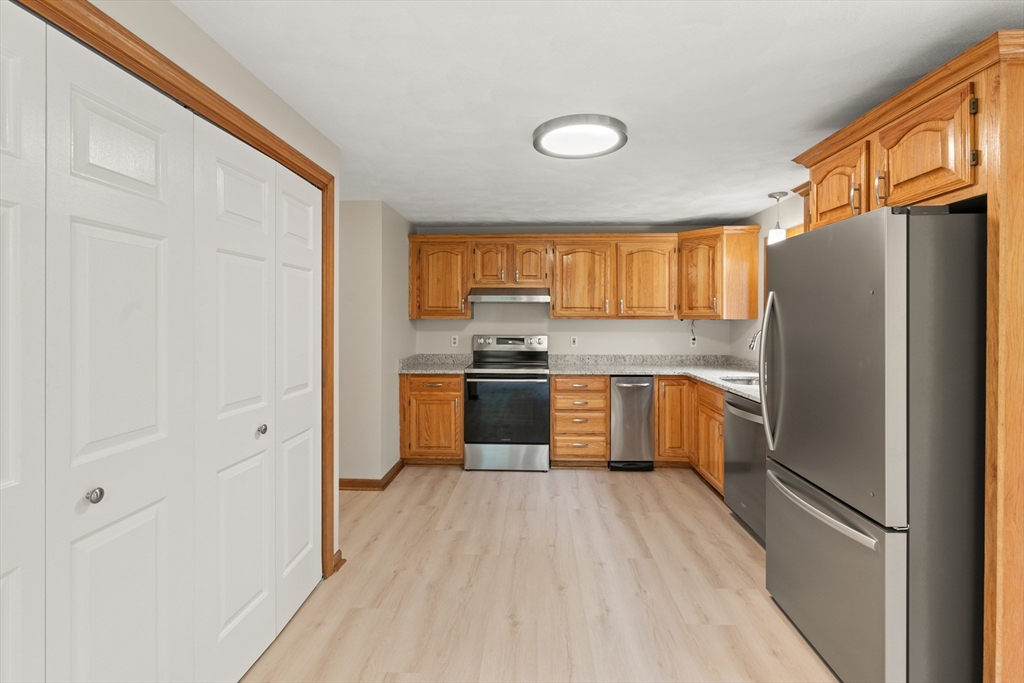 8 Candice Ct, Woburn