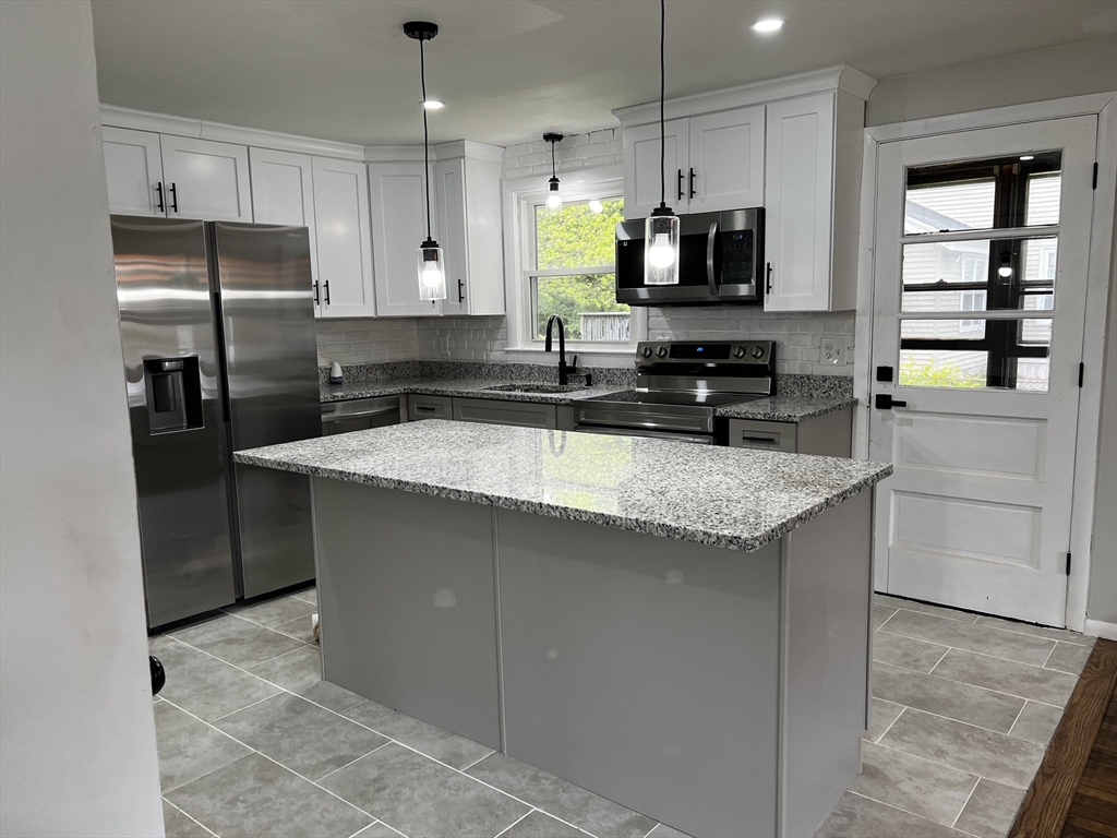 388 Burncoat St, Worcester