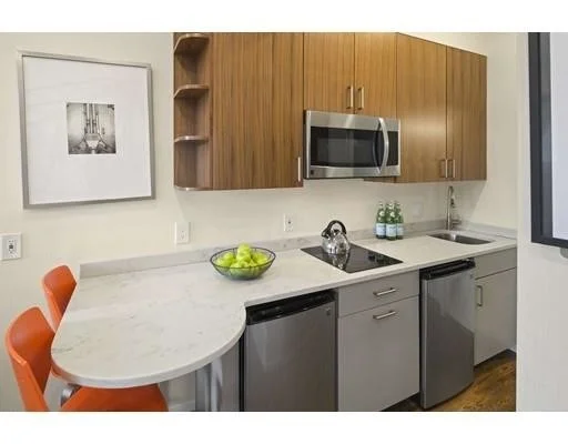 17 Cazenove St, Back Bay