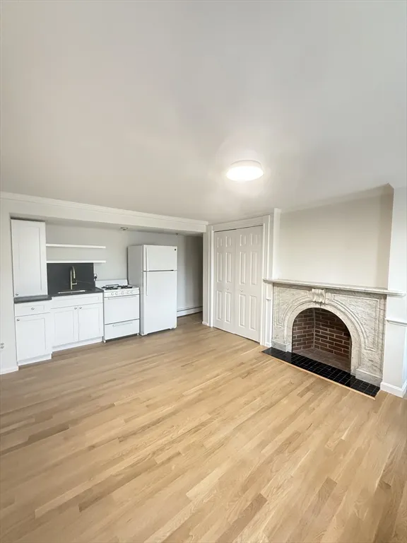 313 Essex St, Salem
